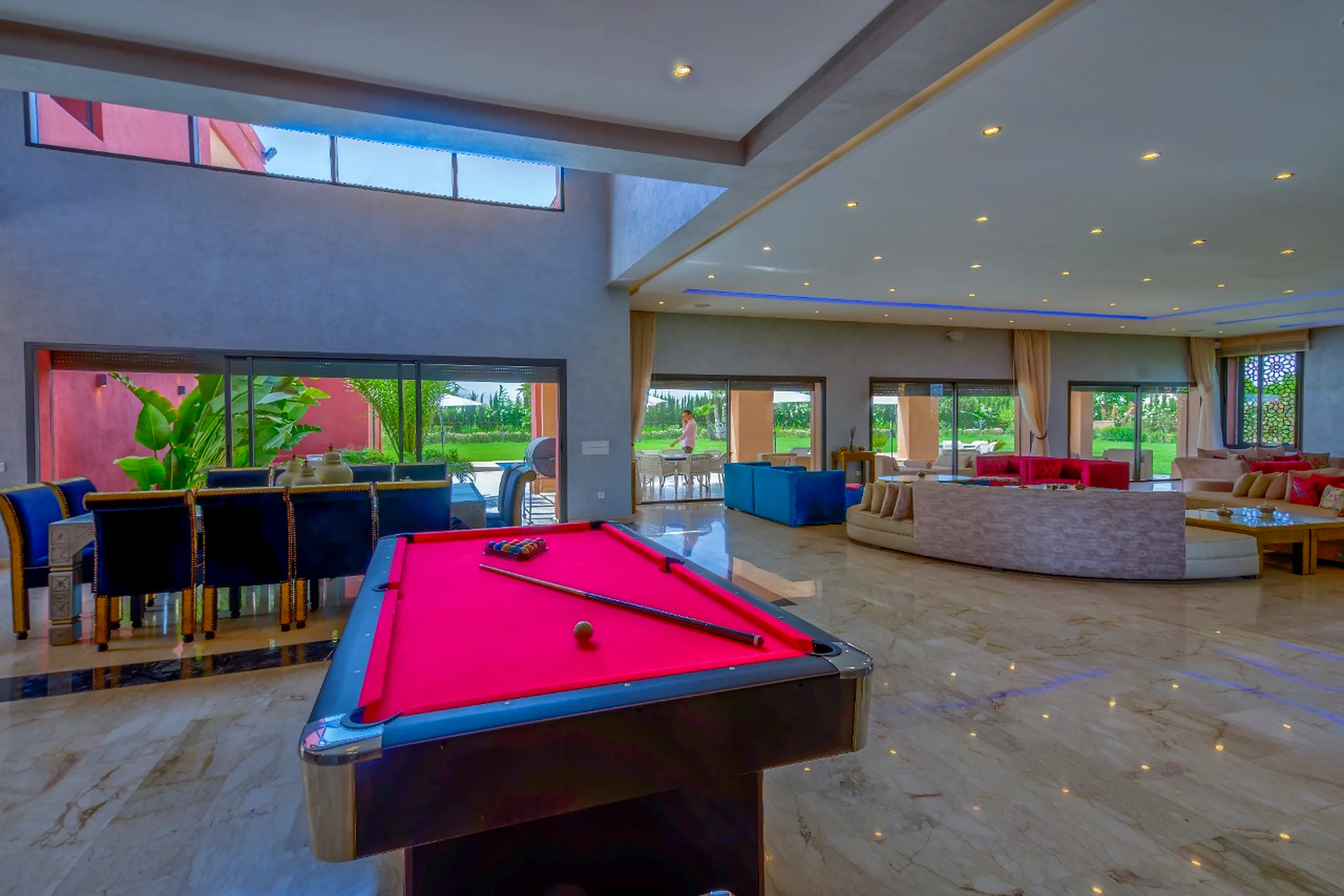 XXL grand lounge - 70sqm open plan, art deco & traditional mix, 4m ceiling height